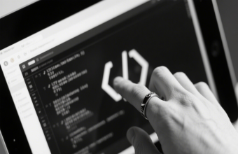 告別低端網頁感：高端建站設計如何讓你的品牌不再被 